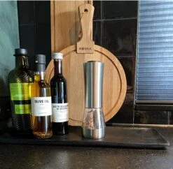 KROMS Peper En Zoutmolen Set - Peper En Zoutmolen Set Elektrisch -2 In 1 - Instelbare Maalgraad - Pepermolen - Zoutmolen - Peper En Zoutmolen Elektrisch 14 KROMS Peper En Zoutmolen Set - Peper En Zoutmolen Set Elektrisch -2 In 1 - Instelbare Maalgraad - Pepermolen - Zoutmolen - Peper En Zoutmolen Elektrisch -Meubelwinkel 1200x1176 1