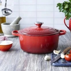 Le Creuset Signature Braadpan - 4,2 L - 24 Cm - Kersenrood 18 Le Creuset Signature Braadpan - 4,2 L - 24 Cm - Kersenrood -Meubelwinkel 1200x1197 4
