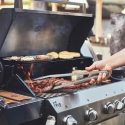 Burnhard Gas BBQ Big FRED Deluxe - 4 Branders - Incl. Keramische Infraroodbrander & Afdekhoes - Deluxe -Meubelwinkel 1200x1200 1070