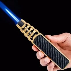 Merkloos Turbo Jetflame Aansteker - Gasbrander - Vuurwerk Torch - Crème Brûlée Brander - BBQ En Sigaren Aansteker - Windproof - Carbon Met Goudkleurige Metalen Behuizing -Meubelwinkel 1200x1200 1137