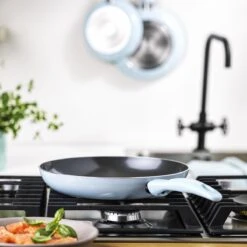 VitaVerde Expert Koekenpannenset Ø 24cm + Ø 28cm - Lichtblauw - Inductie - PFAS-vrij 15 VitaVerde Expert Koekenpannenset Ø 24cm + Ø 28cm - Lichtblauw - Inductie - PFAS-vrij -Meubelwinkel 1200x1200 117