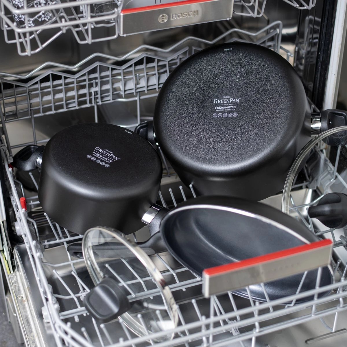 GreenPan Memphis Keramische Koekenpannenset - Ø24 + Ø28 Cm - PFAS-vrij 8 GreenPan Memphis Keramische Koekenpannenset - Ø24 + Ø28 Cm - PFAS-vrij - Afbeelding 6