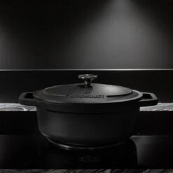 Gietijzeren Braadpan - Sudderpan Zwart Van Daumonet - Ovaal - Ø 29 Cm - 3 Liter - 100% PFAS & PFOA Vrij - Emaille - Geschikt Voor Alle Warmtebronnen - Elektrisch - Gas - Halogeen - Inductie - Keramisch - Vaatwasserbestendig -Meubelwinkel 1200x1200 436