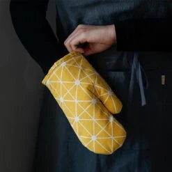 Ovenwanten Van Sophie Nordinn® - Ovenhandschoenen Lund (Artistiek Zwart) - Ovenwanten 2 Stuks - Katoen -Meubelwinkel 1200x1200 713