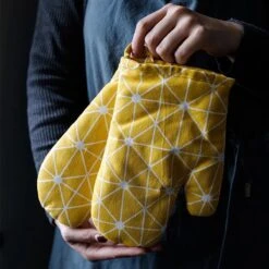 Ovenwanten Van Sophie Nordinn® - Ovenhandschoenen Lund (Artistiek Zwart) - Ovenwanten 2 Stuks - Katoen -Meubelwinkel 1200x1200 714