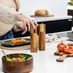 Deleca Luxe Peper En Zoutmolen Set - Zout / Pepermolen - Handmatig - Met Navul Lepel & Geschenkdoos - Acacia Hout - Rond 21 Deleca Luxe Peper En Zoutmolen Set - Zout / Pepermolen - Handmatig - Met Navul Lepel & Geschenkdoos - Acacia Hout - Rond -Meubelwinkel 1200x1200 824
