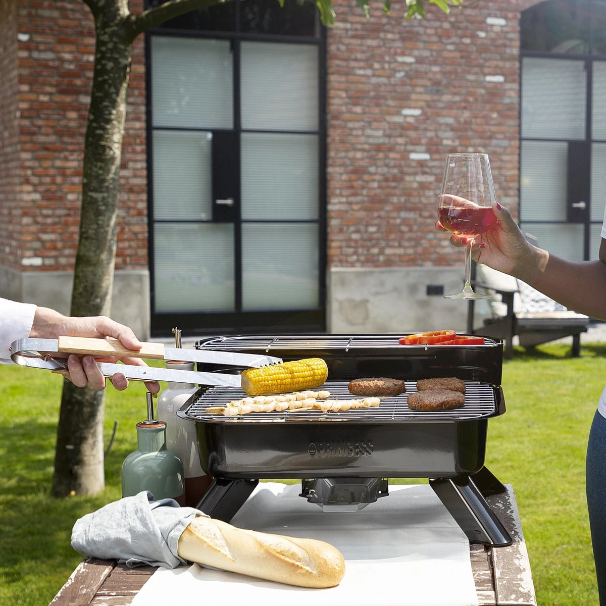 Princess 112252 Hybride Barbecue – Elektrische BBQ - Tafelmodel - 2000W - 44x 29cm - Gebruik Elektrisch Of Met Kolen 8 Princess 112252 Hybride Barbecue – Elektrische BBQ - Tafelmodel - 2000W - 44x 29cm - Gebruik Elektrisch Of Met Kolen - Afbeelding 7