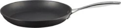 Le Creuset Koekenpan Les Forgées TNS - ø 28 Cm - Standaard Anti-aanbaklaag -Meubelwinkel 1200x284