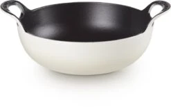 Le Creuset Gietijzeren Balti-pan In Meringue 24 Cm 2,7l -Meubelwinkel 1200x747