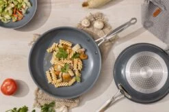 Swiss Pro+ - Koekenpannenset - 3 Delig - Keramisch - Inductie - Milieuvriendelijk - PFAS - PFOA Vrij - Sapphire Green -Meubelwinkel 1200x799 2