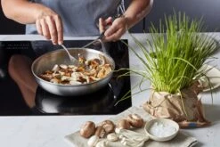 Demeyere Essential 5 RVS Koekenpan – Koekenpan Inductie - 28 Cm – PTFE-vrij 11 Demeyere Essential 5 RVS Koekenpan – Koekenpan Inductie - 28 Cm – PTFE-vrij -Meubelwinkel 1200x800 81