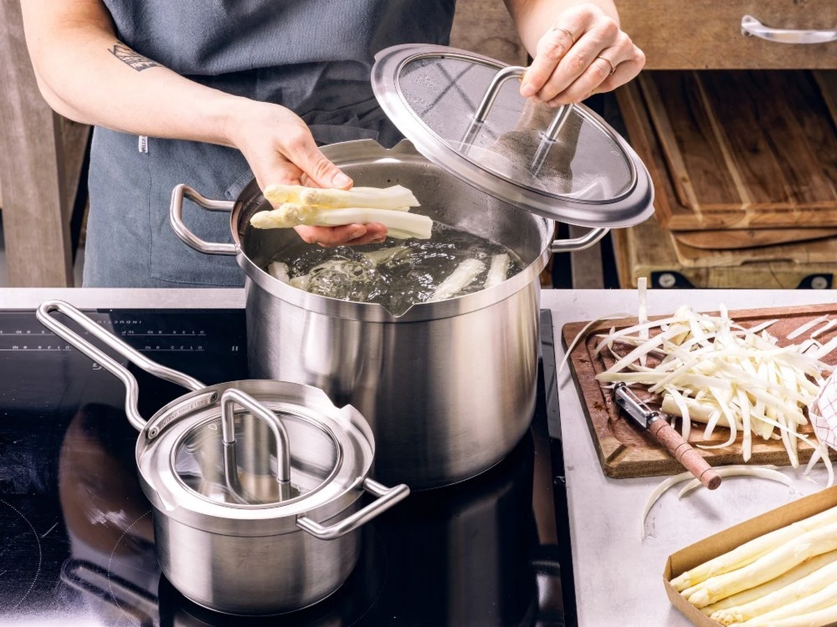 BK Q-linair Master Glas Pannenset - 5-delig - Glazen Deksel - Veilig Afgietsysteem - Inductie 18 BK Q-linair Master Glas Pannenset - 5-delig - Glazen Deksel - Veilig Afgietsysteem - Inductie - Afbeelding 16