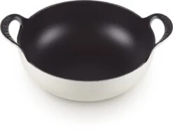 Le Creuset Gietijzeren Balti-pan In Meringue 24 Cm 2,7l -Meubelwinkel 1200x908
