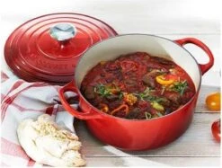 Le Creuset Signature Braadpan - 4,2 L - 24 Cm - Kersenrood 27 Le Creuset Signature Braadpan - 4,2 L - 24 Cm - Kersenrood -Meubelwinkel 1200x909 2