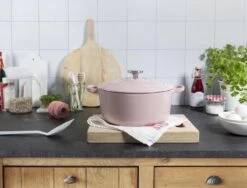 BK Bourgogne Braadpan Ø 24 Cm - Roze - Gietijzer - Inductie 9 BK Bourgogne Braadpan Ø 24 Cm - Roze - Gietijzer - Inductie -Meubelwinkel 1200x912 2