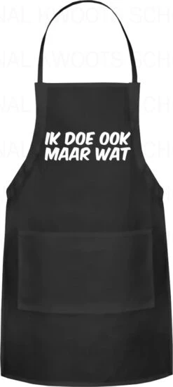 IK DOE OOK MAAR WAT Unisex Schort - Zwart - One Size (volwassenen) - Keuken Schort - Barbeque BBQ Schort - Bedieningsschort - Grappige Teksten - Original Kwoots- Voor Zowel Mannen Als Vrouwen - Verstelbaar - Wasbaar - Cadeau - Apron -Meubelwinkel 539x1200
