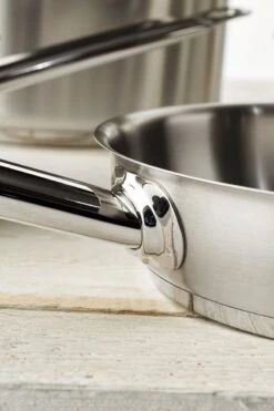 Demeyere Restoline 3 RVS Koekenpan – Koekenpan Inductie - 32 Cm – PTFE-vrij 15 Demeyere Restoline 3 RVS Koekenpan – Koekenpan Inductie - 32 Cm – PTFE-vrij -Meubelwinkel 799x1200 4