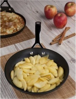 Le Creuset Koekenpan Les Forgées TNS - ø 28 Cm - Standaard Anti-aanbaklaag -Meubelwinkel 923x1200